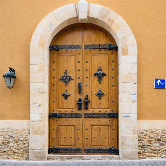 Choisir une porte piétonne pour un entrepôt ou un site industriel