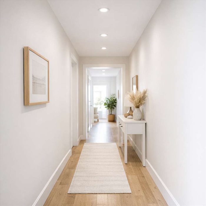 Quelle couleur choisir pour agrandir un couloir ? | Guide